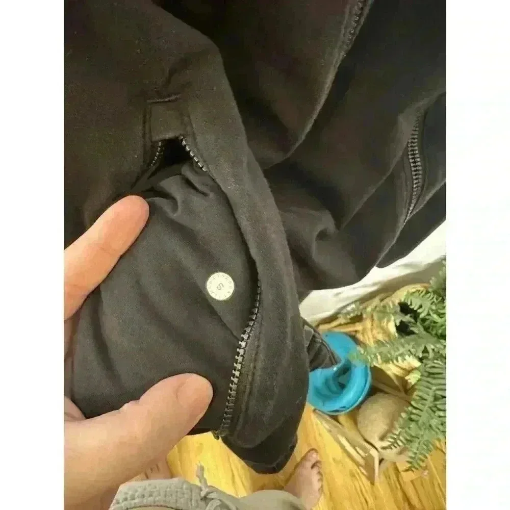 Lululemon Men’s Zip Up Athletic‎ Jacket Black Size Small
